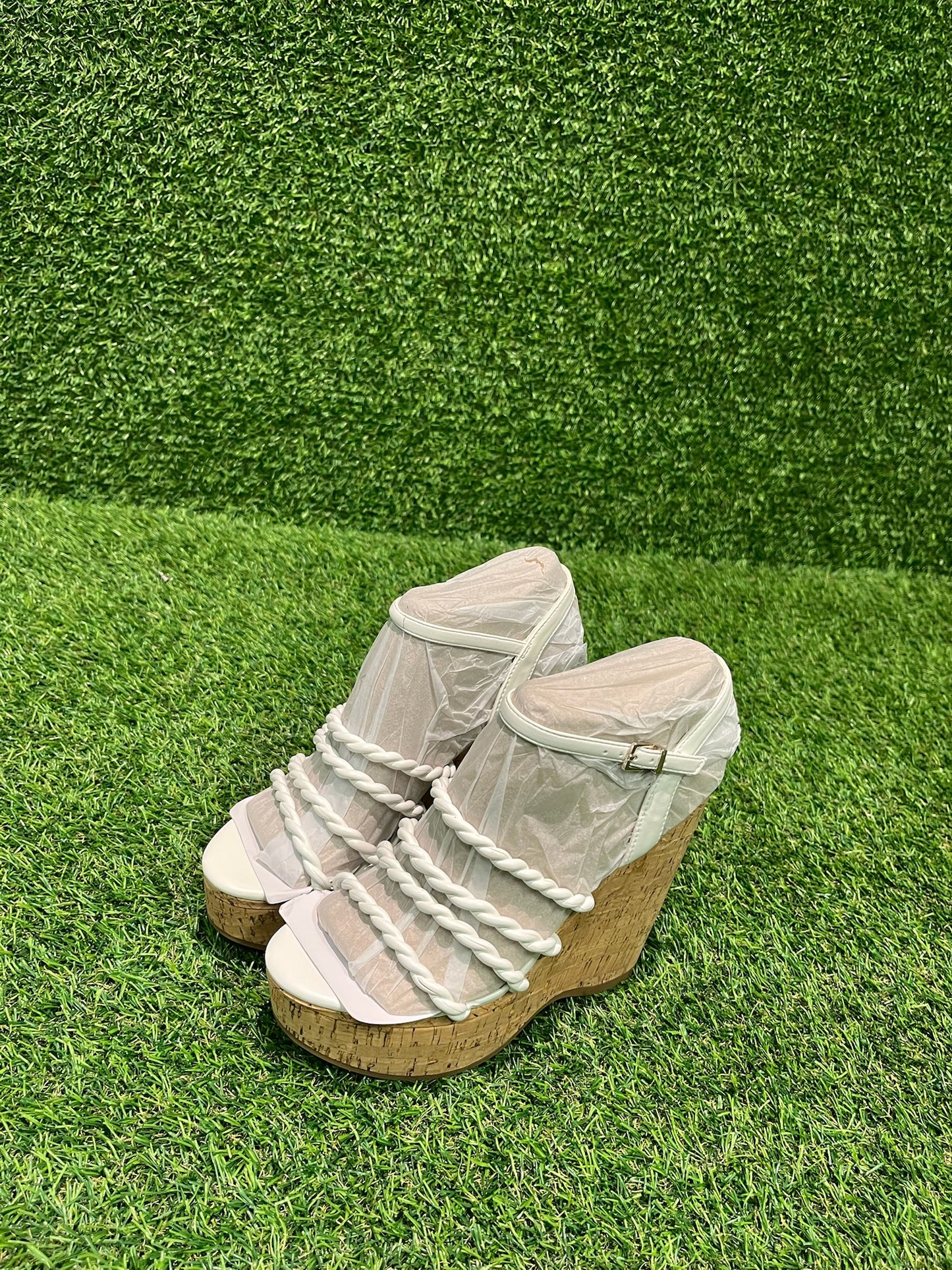 NINE WEST WEDGE SANDLE SIZE 6