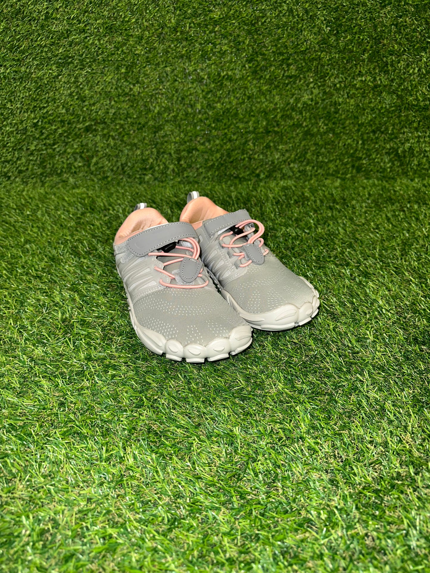 JOOMRA SPORTS RUNNING SHOE SIZE 6.5