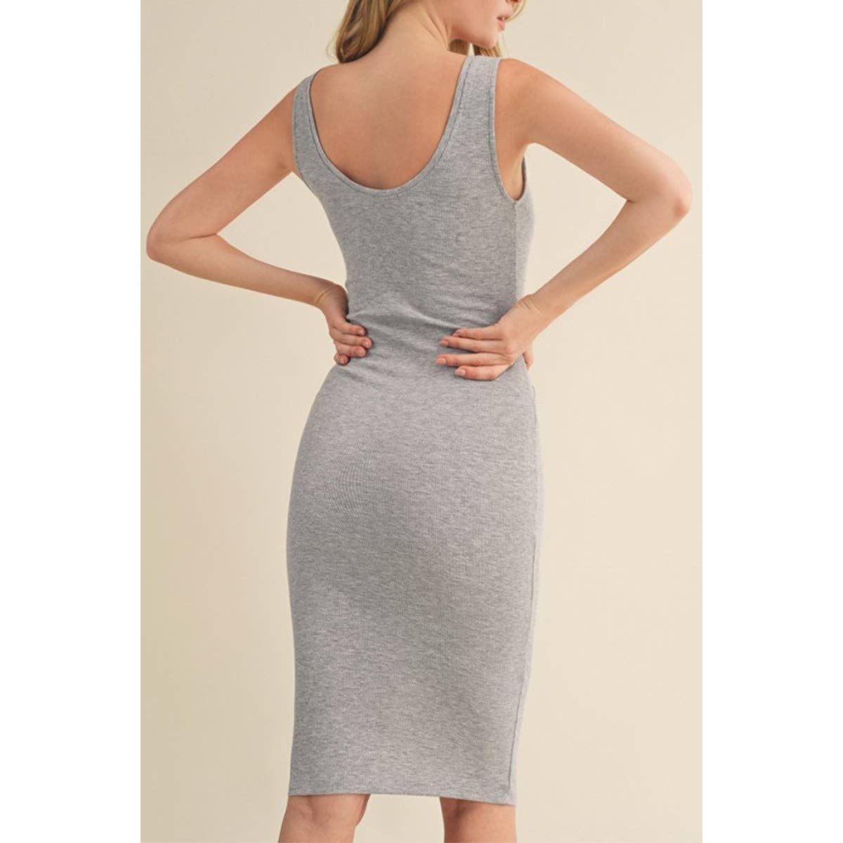 RIBBED KNIT SLEEVELESS SCOOP NECK DRESS