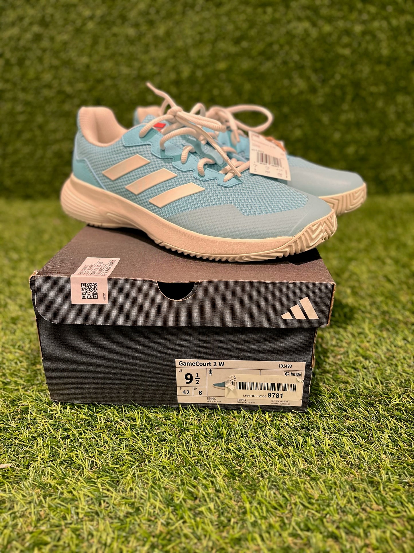 ADIDAS LT BLUE RUNNER SIZE 9.5