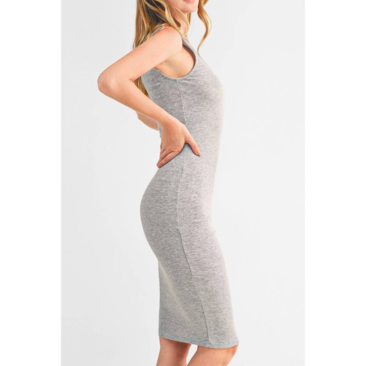 RIBBED KNIT SLEEVELESS SCOOP NECK DRESS