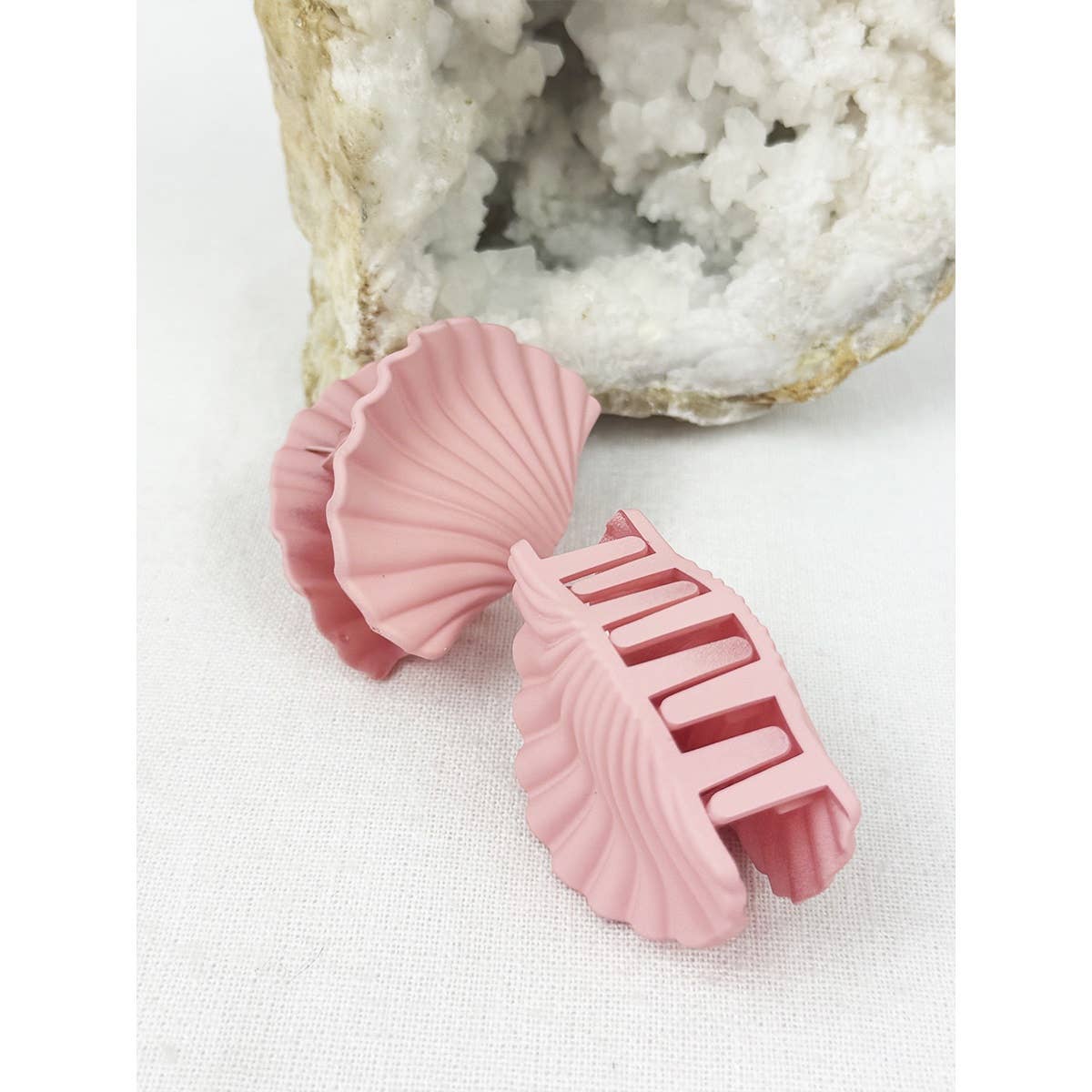 Matte Medium Shell Design Hair Claw