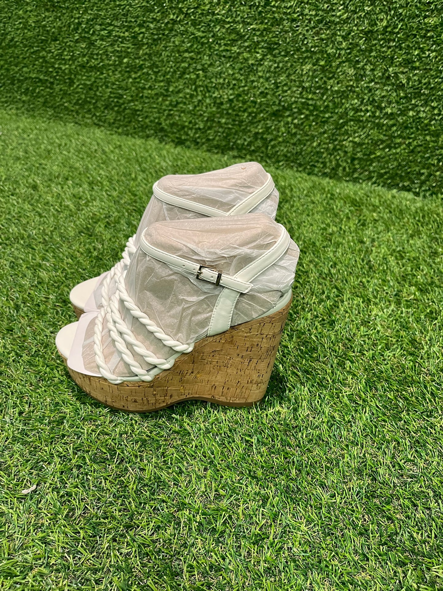NINE WEST WEDGE SANDLE SIZE 6