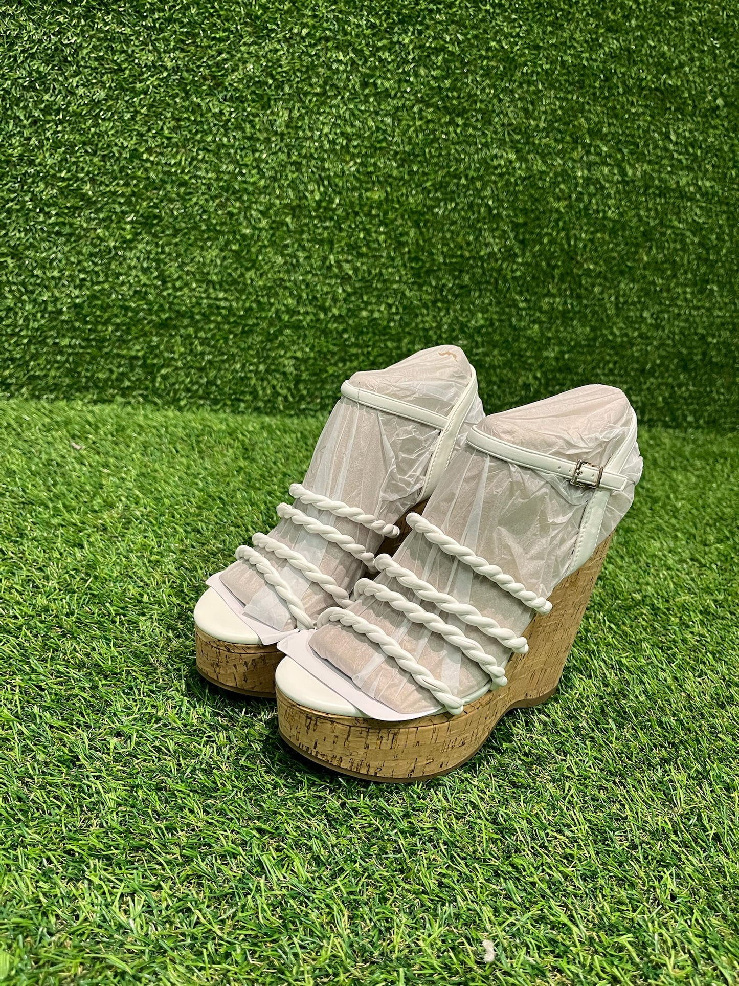 NINE WEST WEDGE SANDLE SIZE 6
