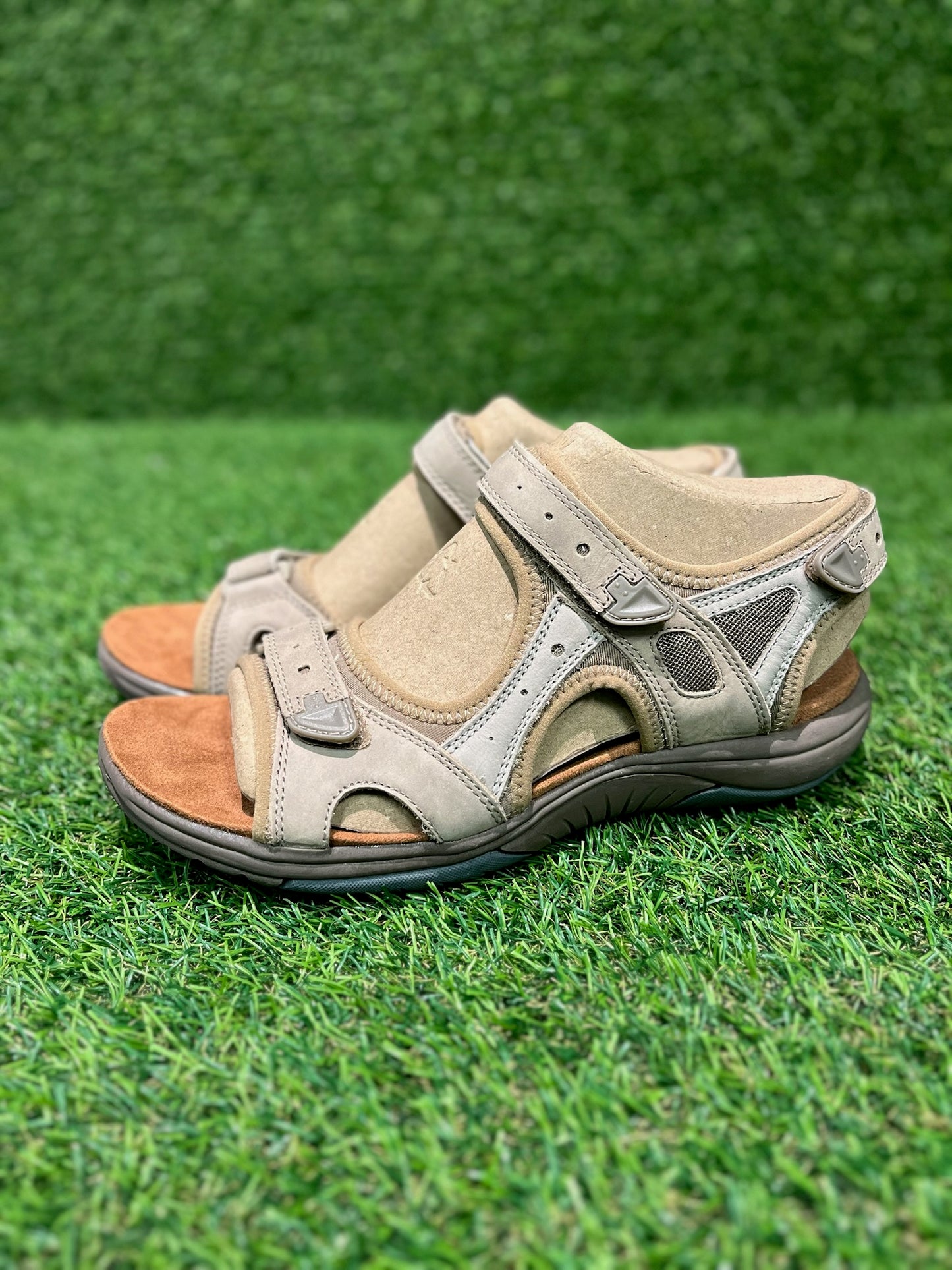 COB HILL SANDAL SIZE 8