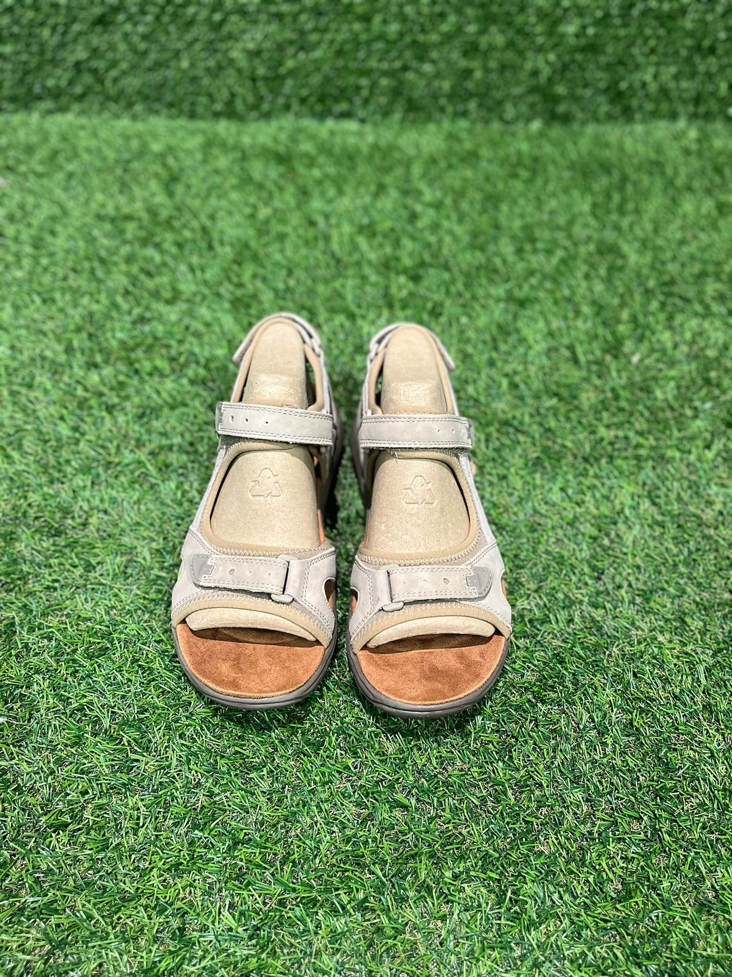 COB HILL SANDAL SIZE 8