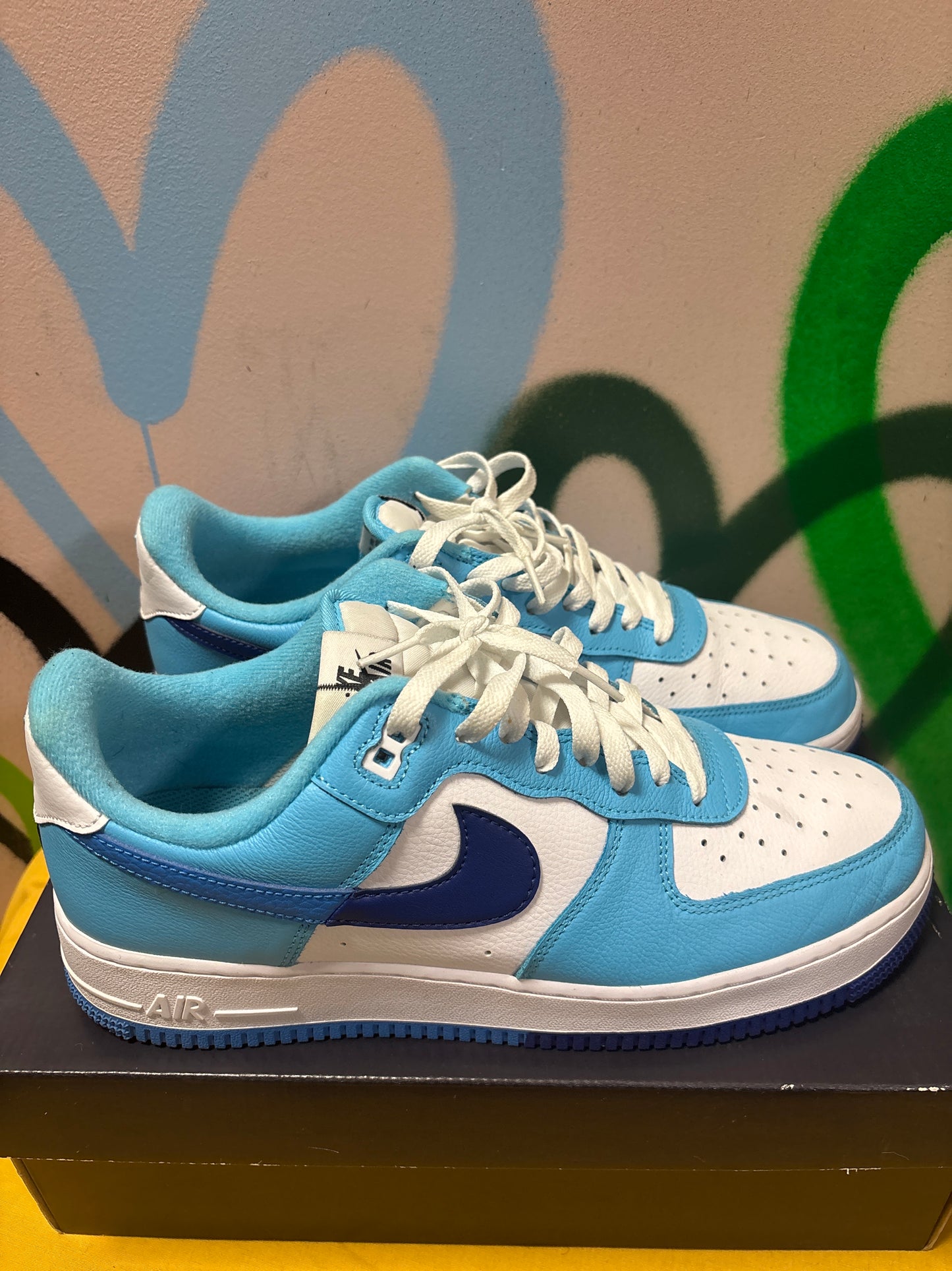 Nike Air Force 1 '07 LV8 Split sneakers in the "Light Photo Blue" colorway Mens Size 11 Women’s 12.5