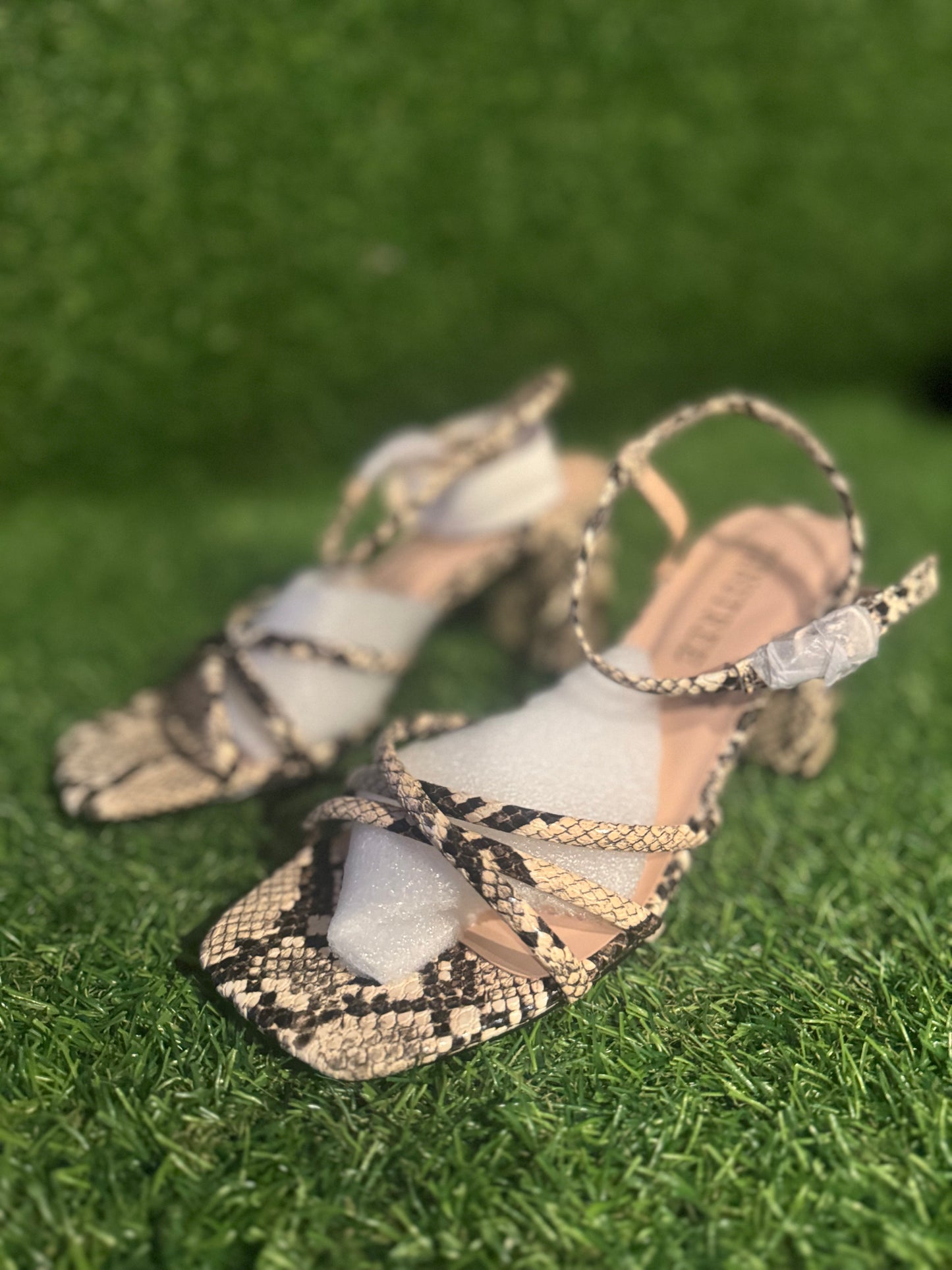 TINSTREE SNAKE HEEL SIZE 6