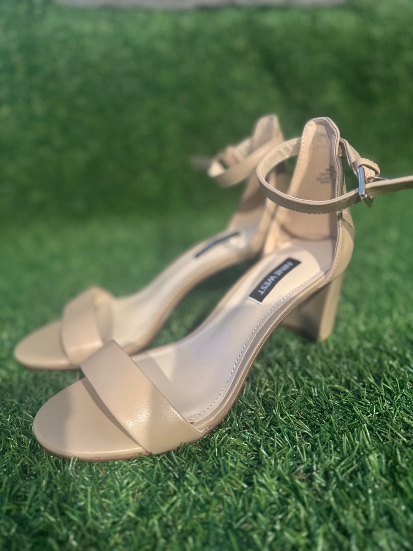 NINE WEST NICE THICK HEEL SIZE 5.5