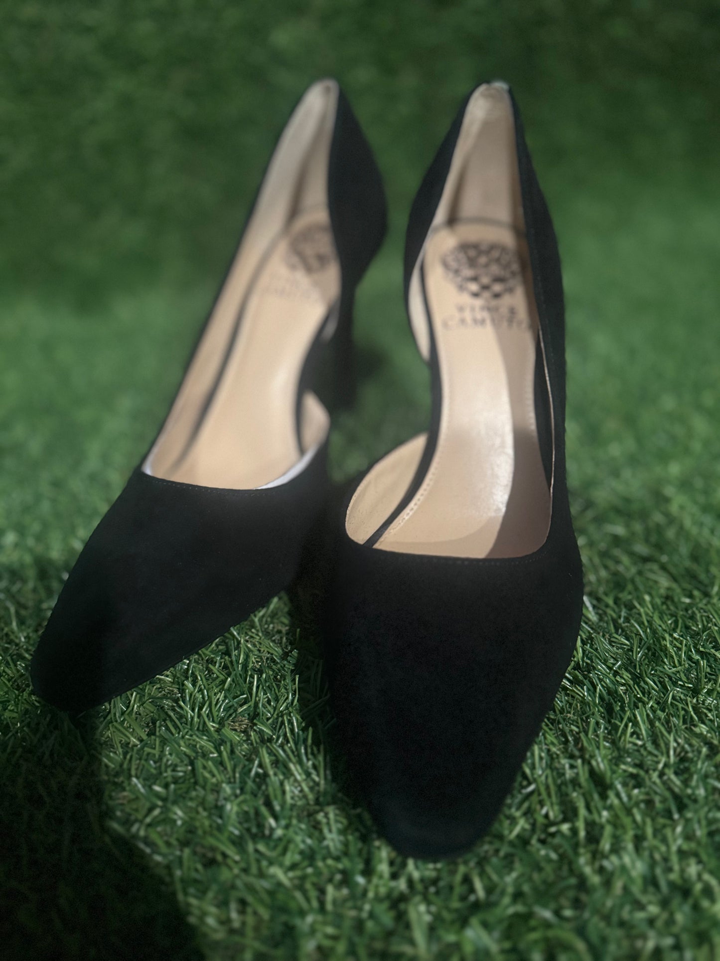 VINCE CAMUTO BLACK POINTY HEEL SIZE 8