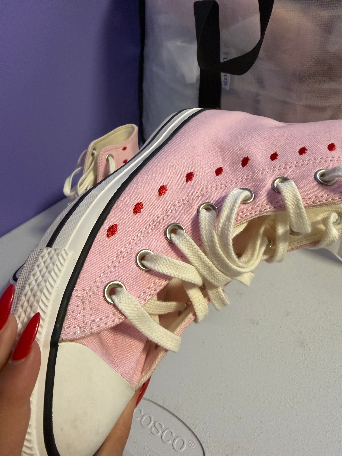 (7 WMNS) Converse “Chuck” Taylor All Star High Embroidered Hearts - Cherry Blossom