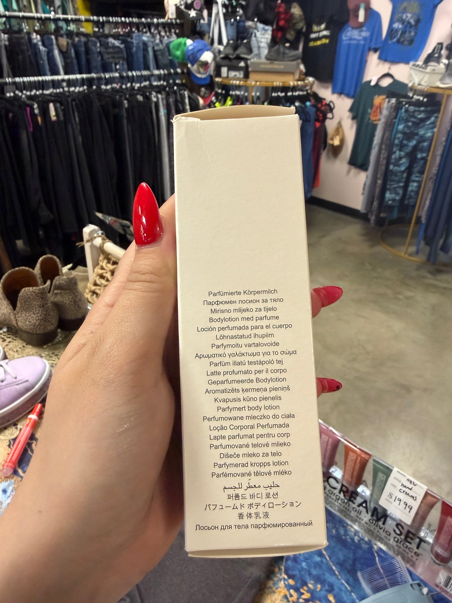 kate spade new york - Perfumed Body Lotion - Women's Scented Lotion - Floral & Fruity - With notes of Strawberry, Rose & Cashmeran - 3.3 Fl Oz **NEW IN BOX**