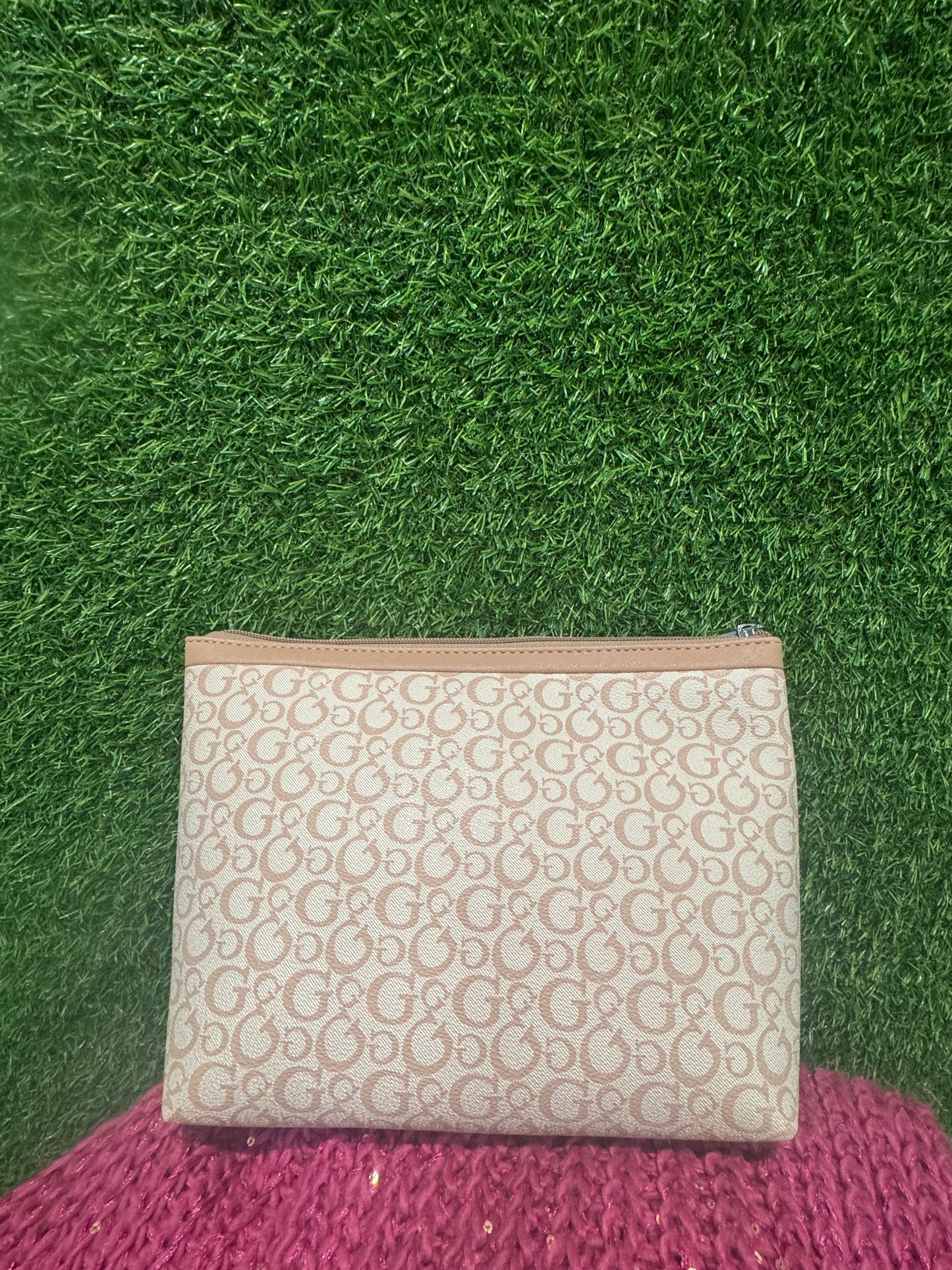 GUESS MAKEUP/TRAVEL BAG