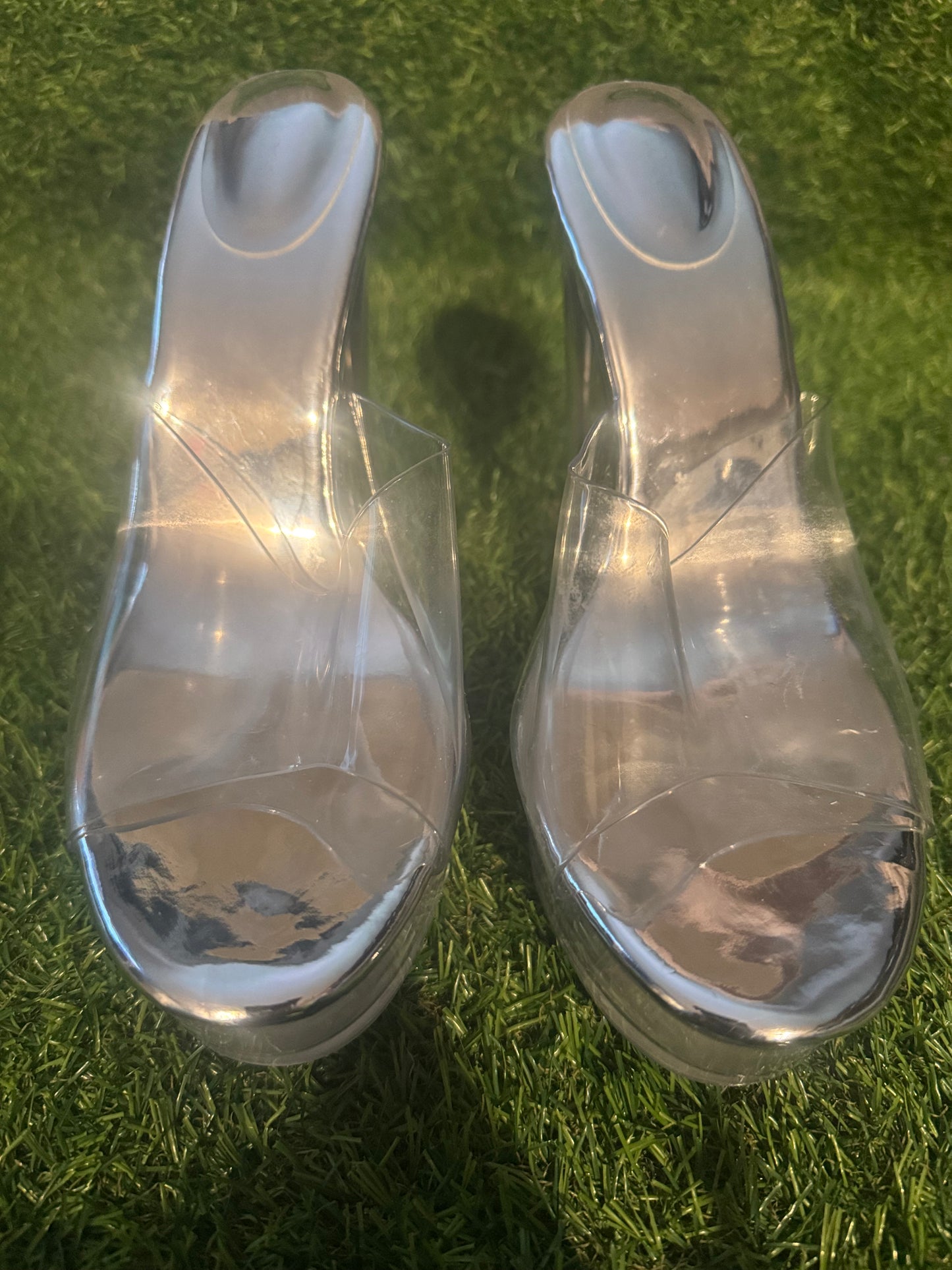 FANTOESAY CLEAR SILVER HEEL SIZE 8.5