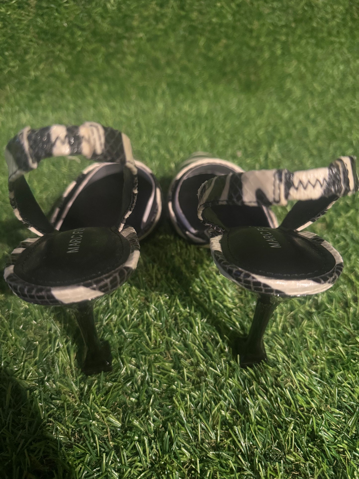 MARC FISHER ZEBRA HEEL SIZE 7.5