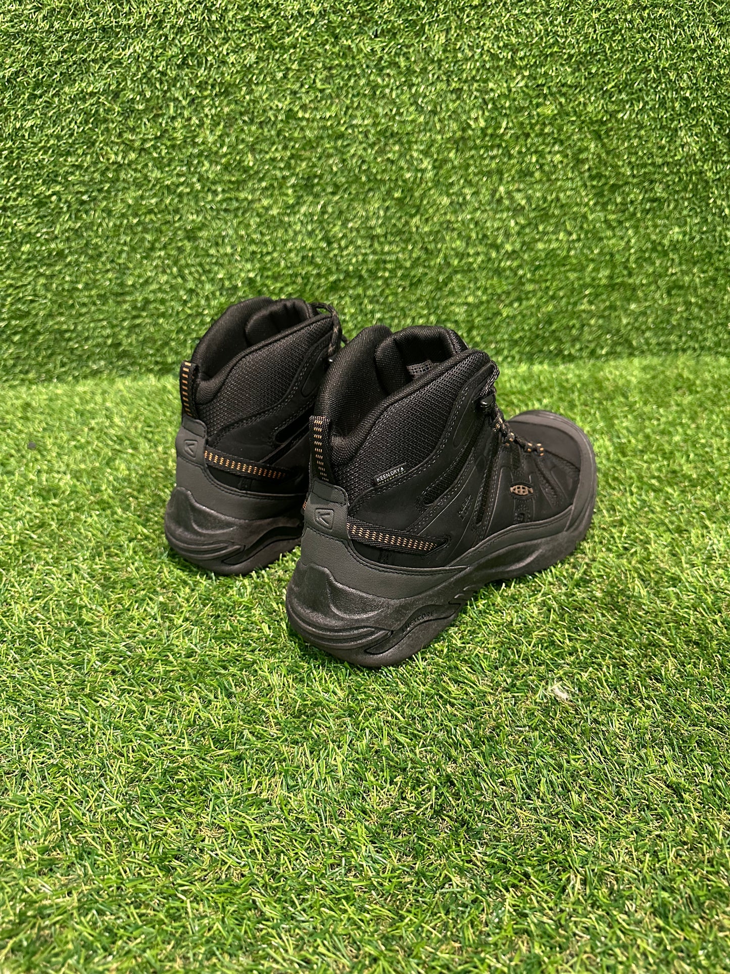 KEEN BLACK/CURRY CIRCADIA MID WP SIZE 10
