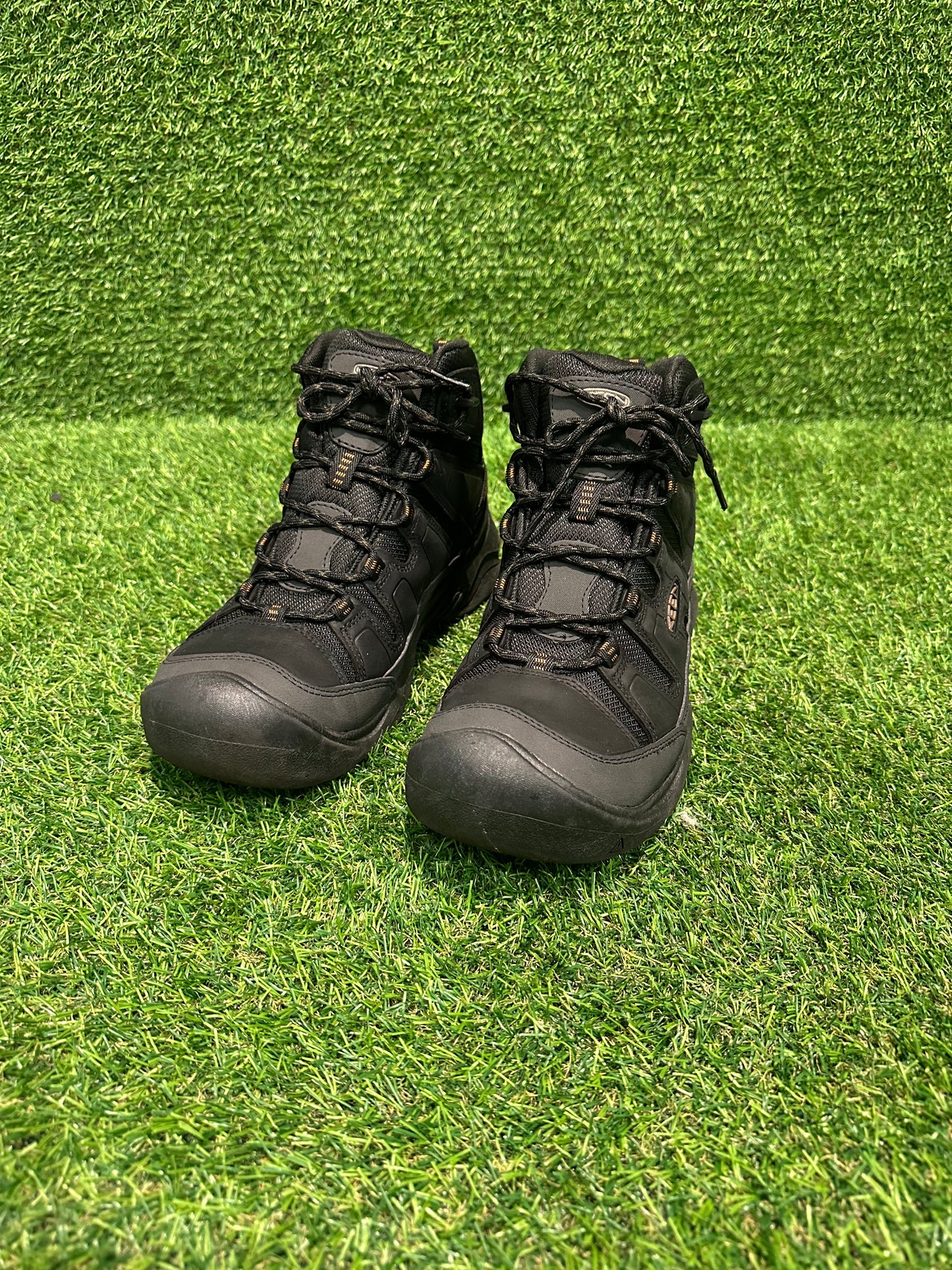 KEEN BLACK/CURRY CIRCADIA MID WP SIZE 10