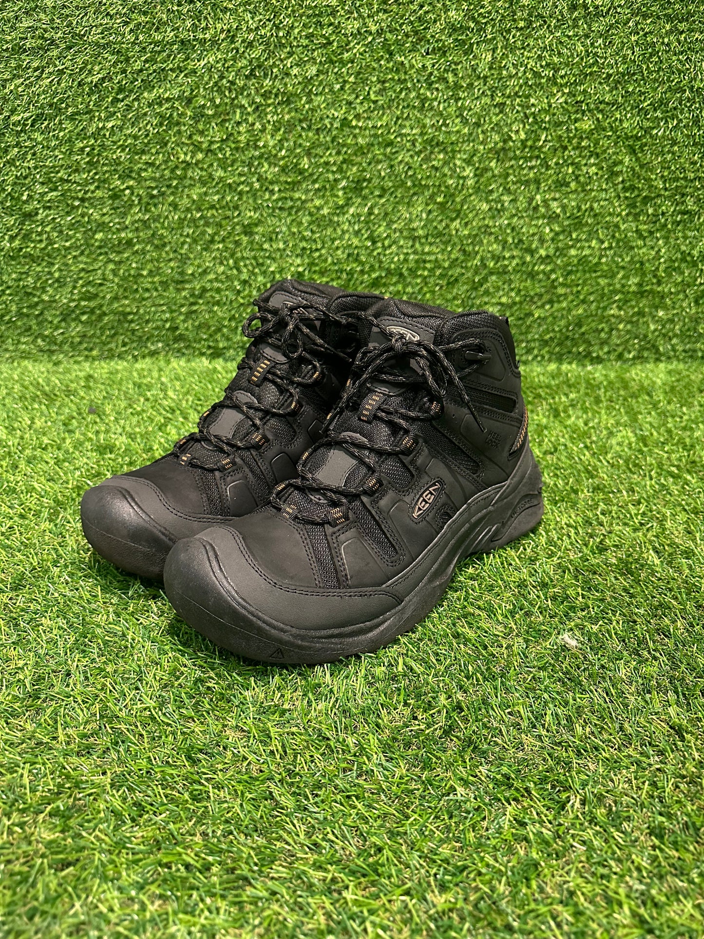 KEEN BLACK/CURRY CIRCADIA MID WP SIZE 10