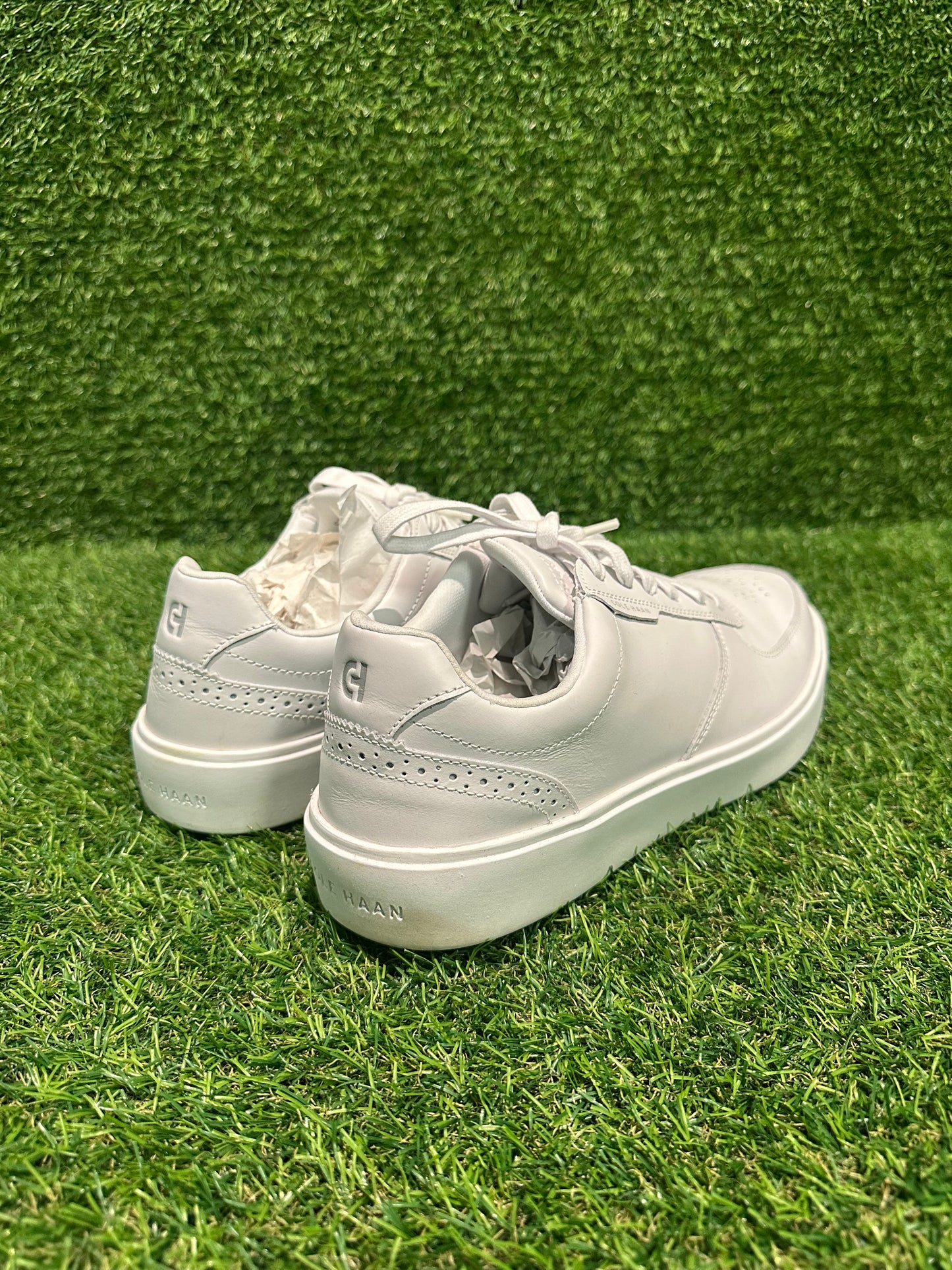 COLE HAAN WHITE SNEAKER SIZE 10