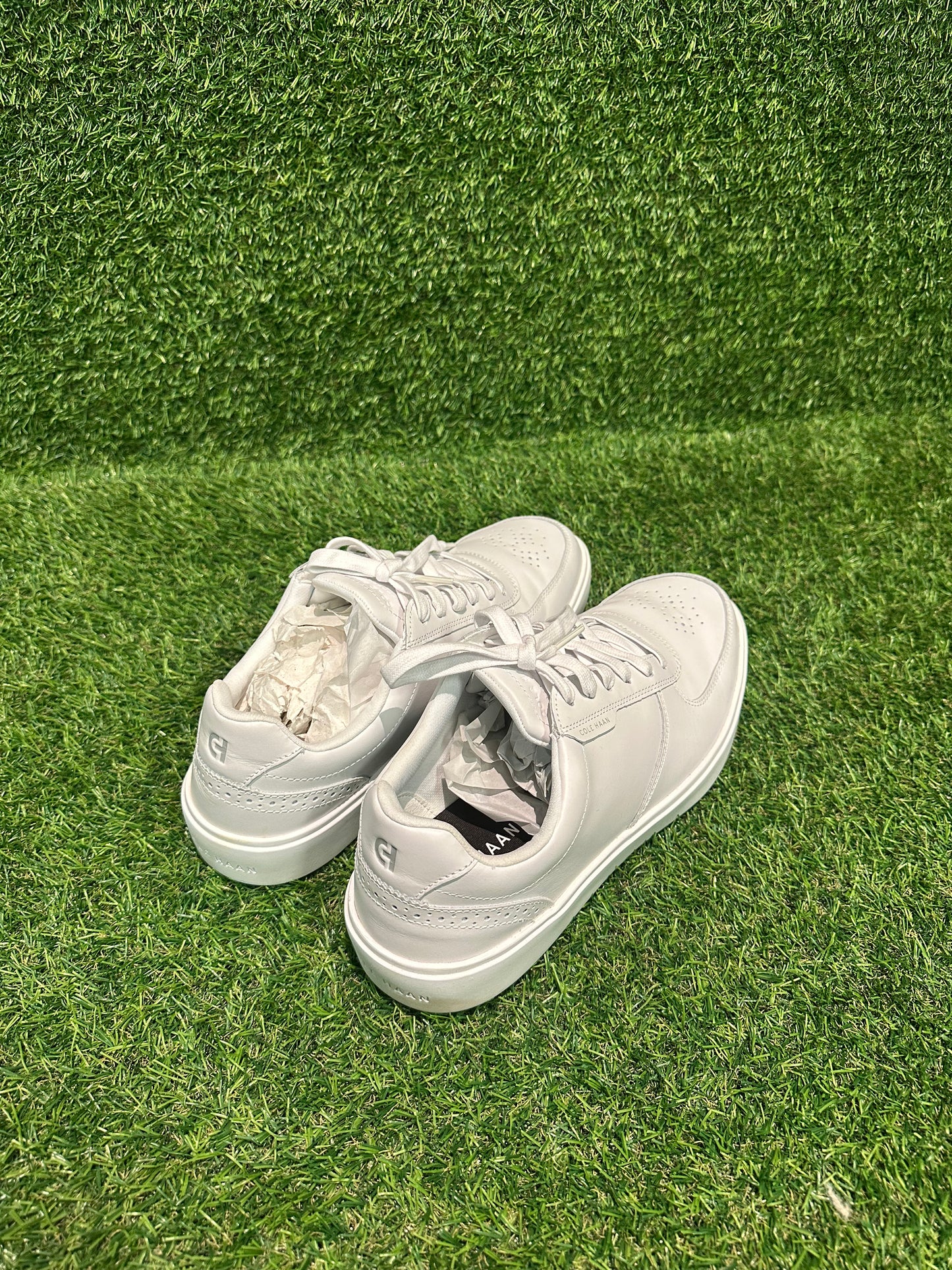 COLE HAAN WHITE SNEAKER SIZE 10