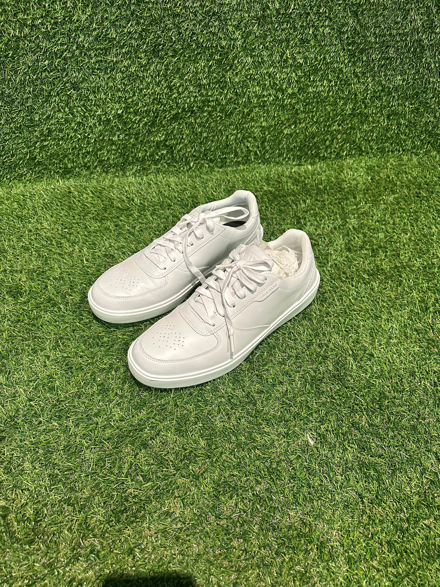 COLE HAAN WHITE SNEAKER SIZE 10