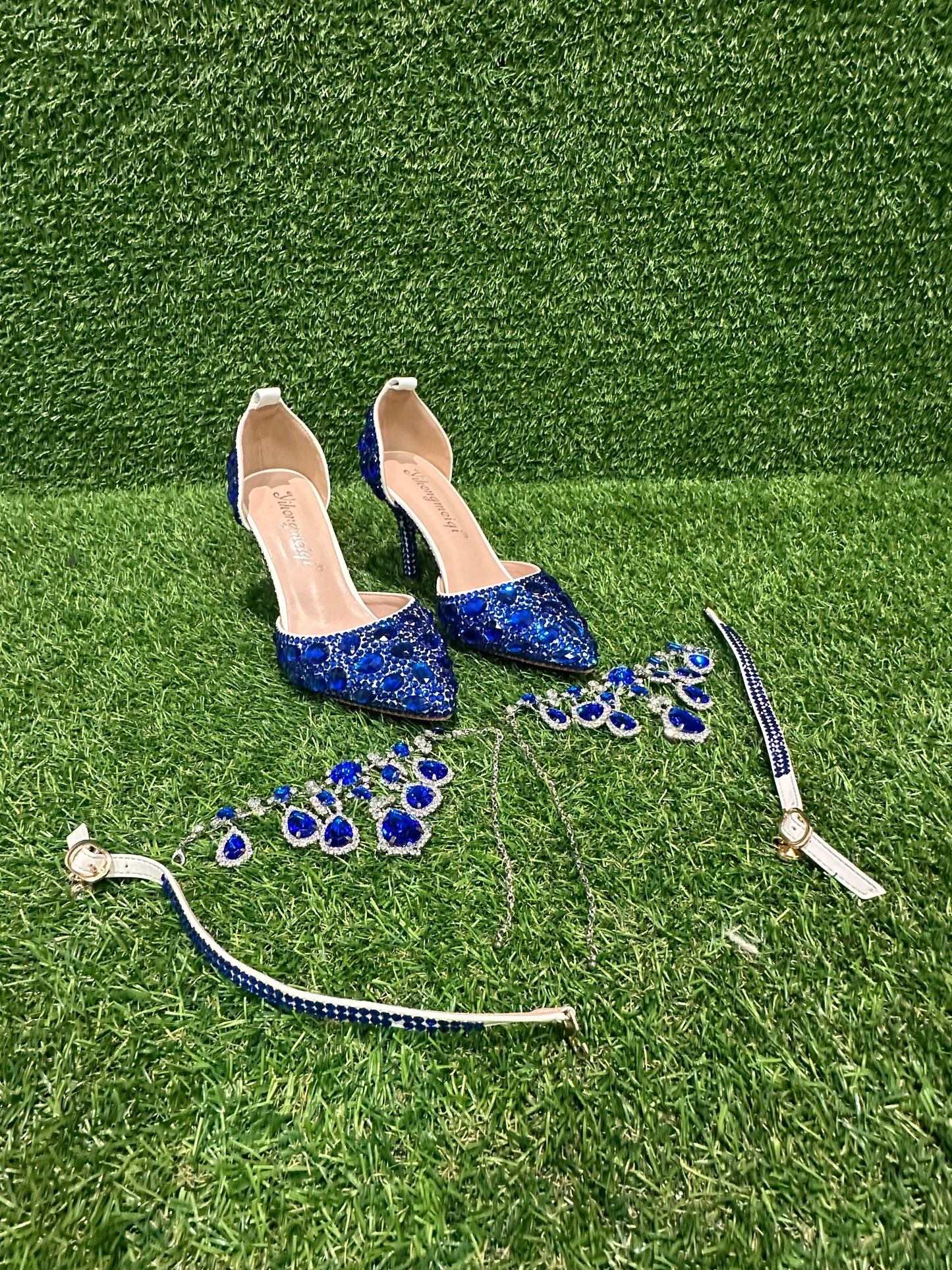 YIIHONGMEIGI BLUE JEWEL HEELS SIZE 6.5