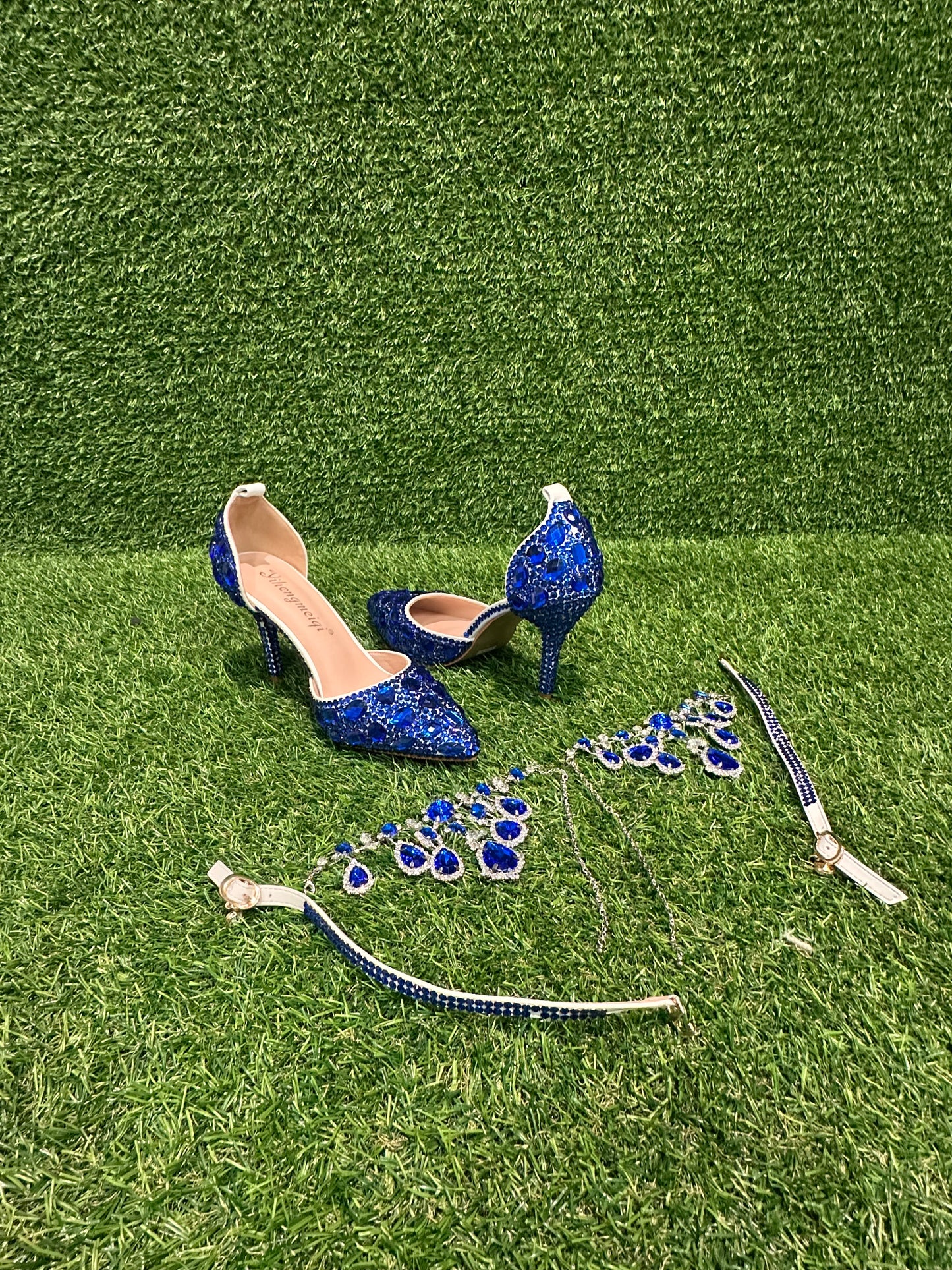 YIIHONGMEIGI BLUE JEWEL HEELS SIZE 6.5