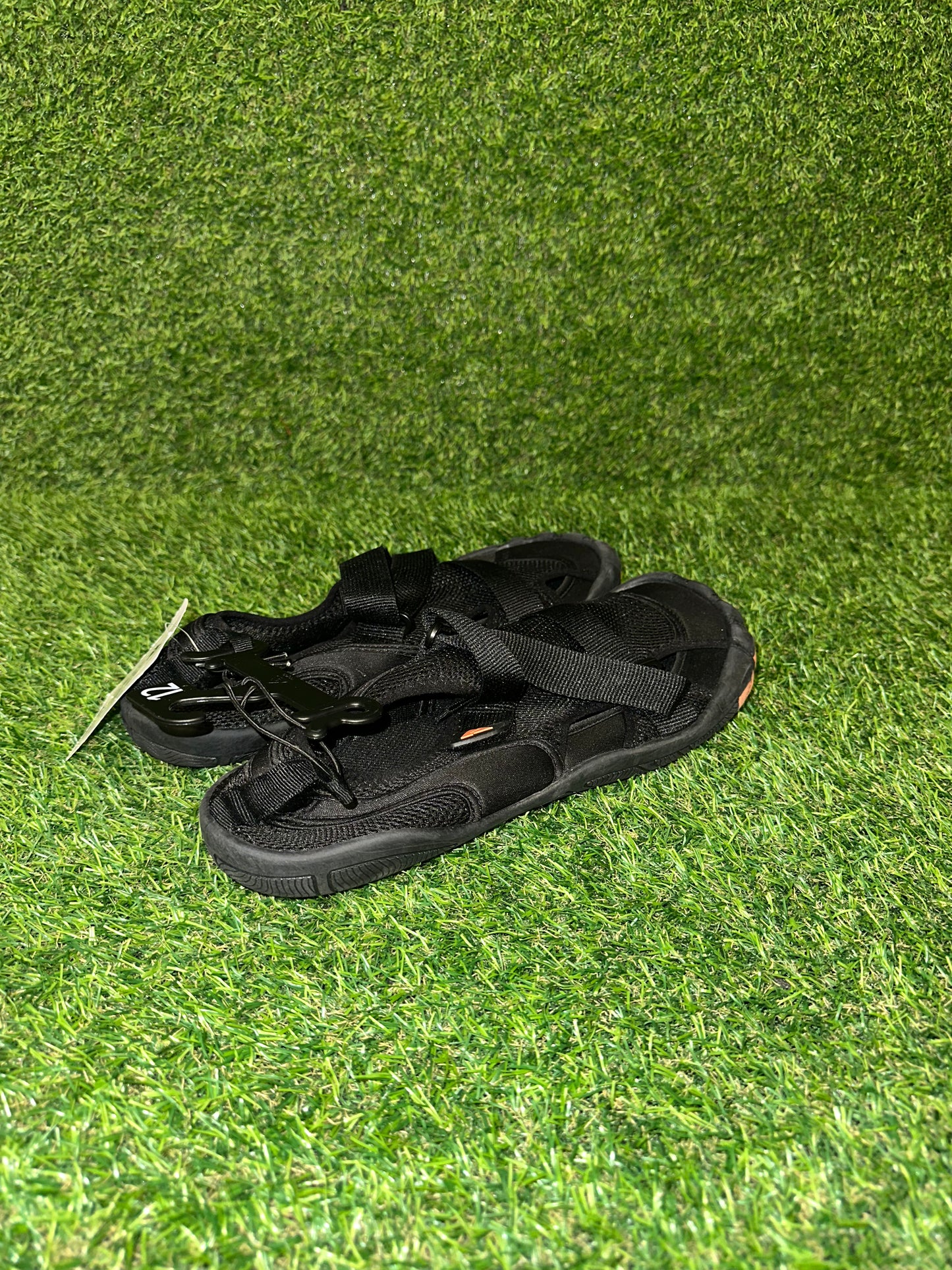 OZARK TRAIL BLACK SANDAL SIZE 12