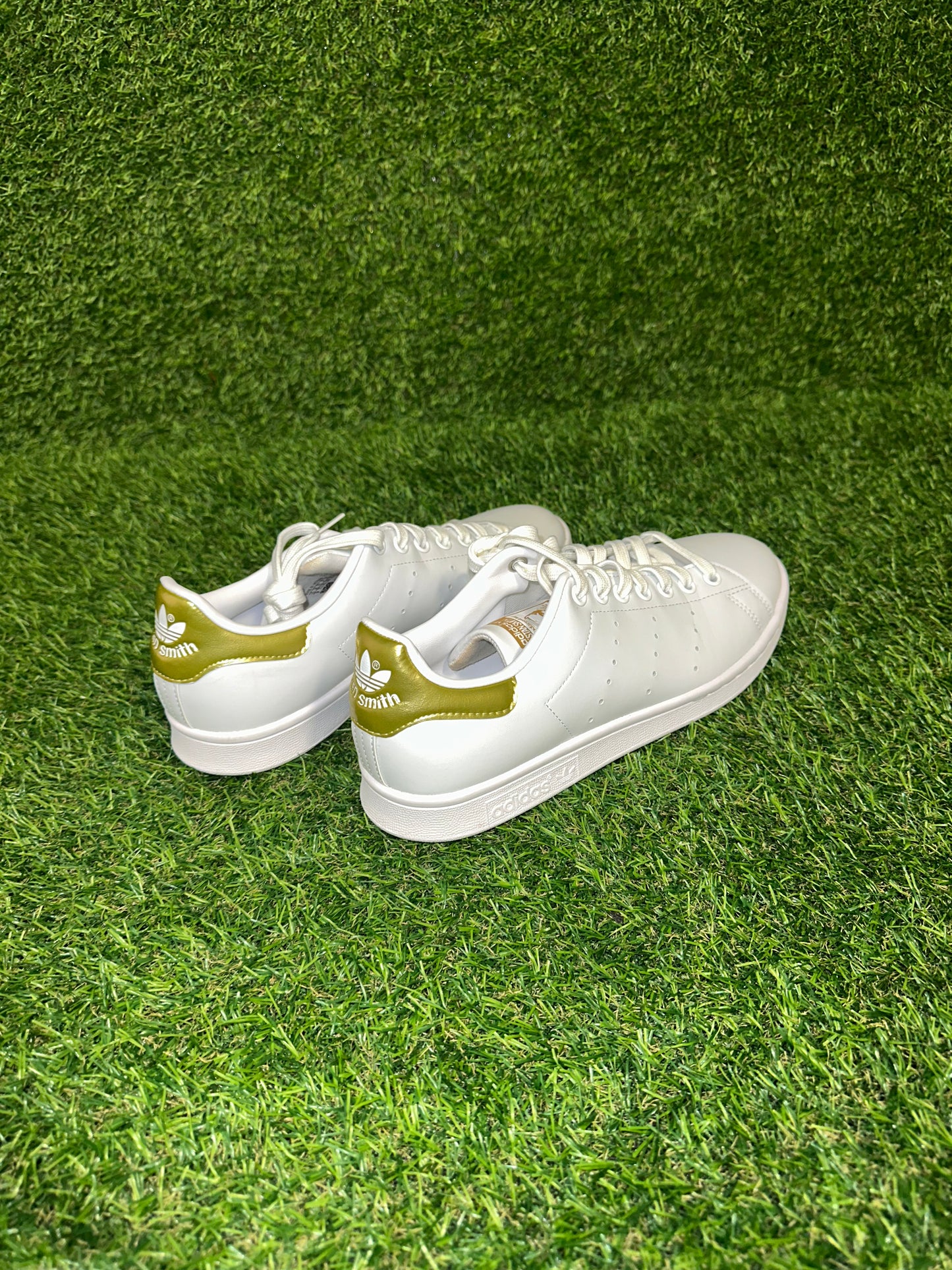 ADIDAS FLAT WHITE GOLD SIZE 9