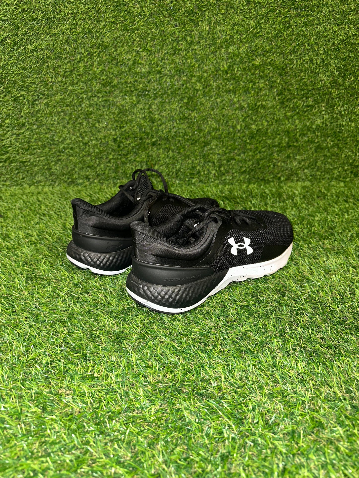 UNDER ARMOR RUNNING SHOE SIZE 10.5