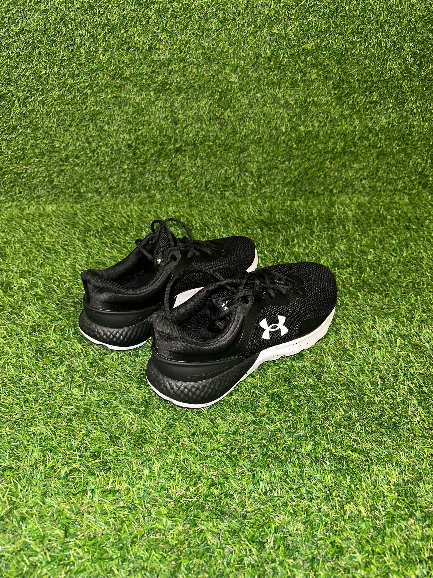 UNDER ARMOR RUNNING SHOE SIZE 10.5