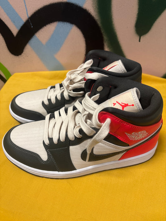 Nike Air Jordan 1 Mid SE 'Newsprint' Size 9.5 - New never worn