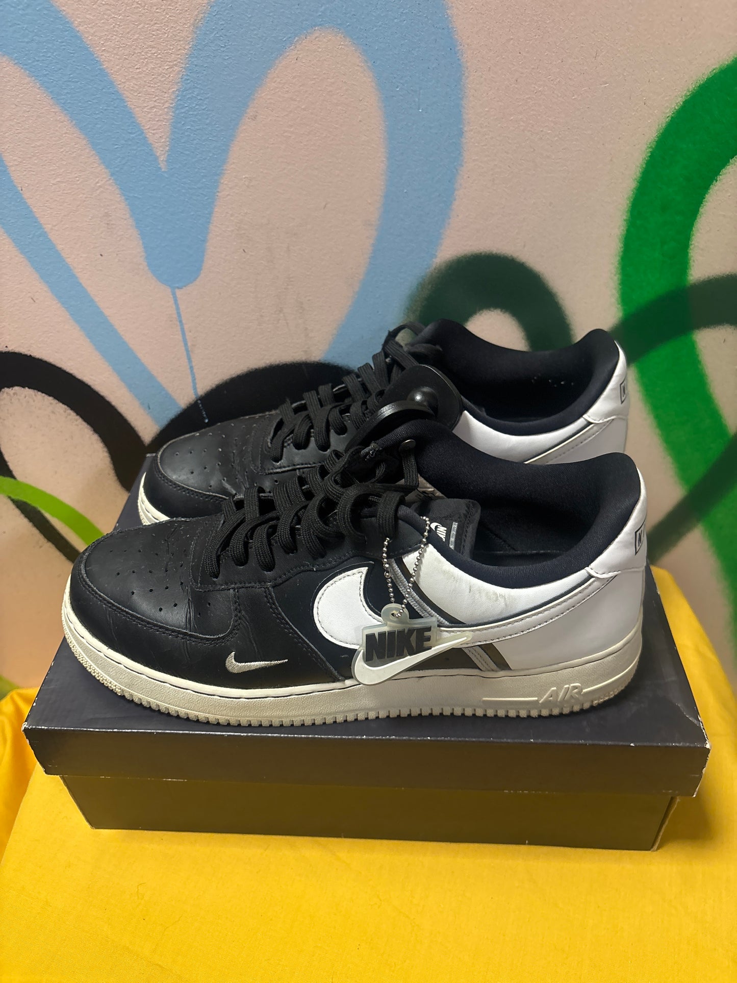 Nike Air Force 1 '07 LV8 1 in black and white Mens Size 11 Women’s 12.5