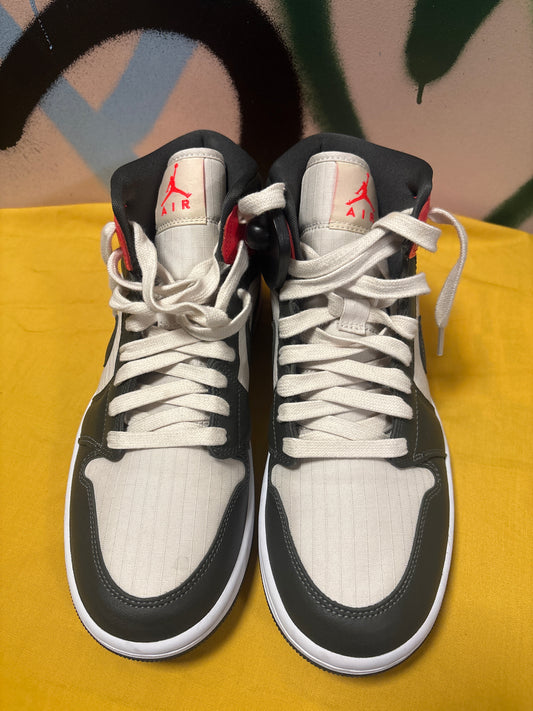 Nike Air Jordan 1 Mid SE 'Newsprint' Size 9.5 - New never worn