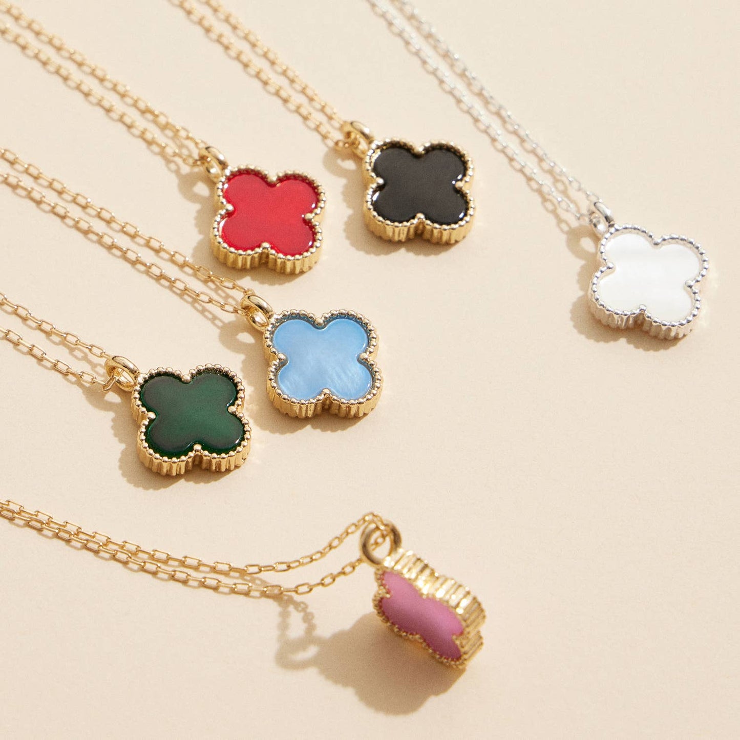 Single Flower Shell Charm Short Necklace