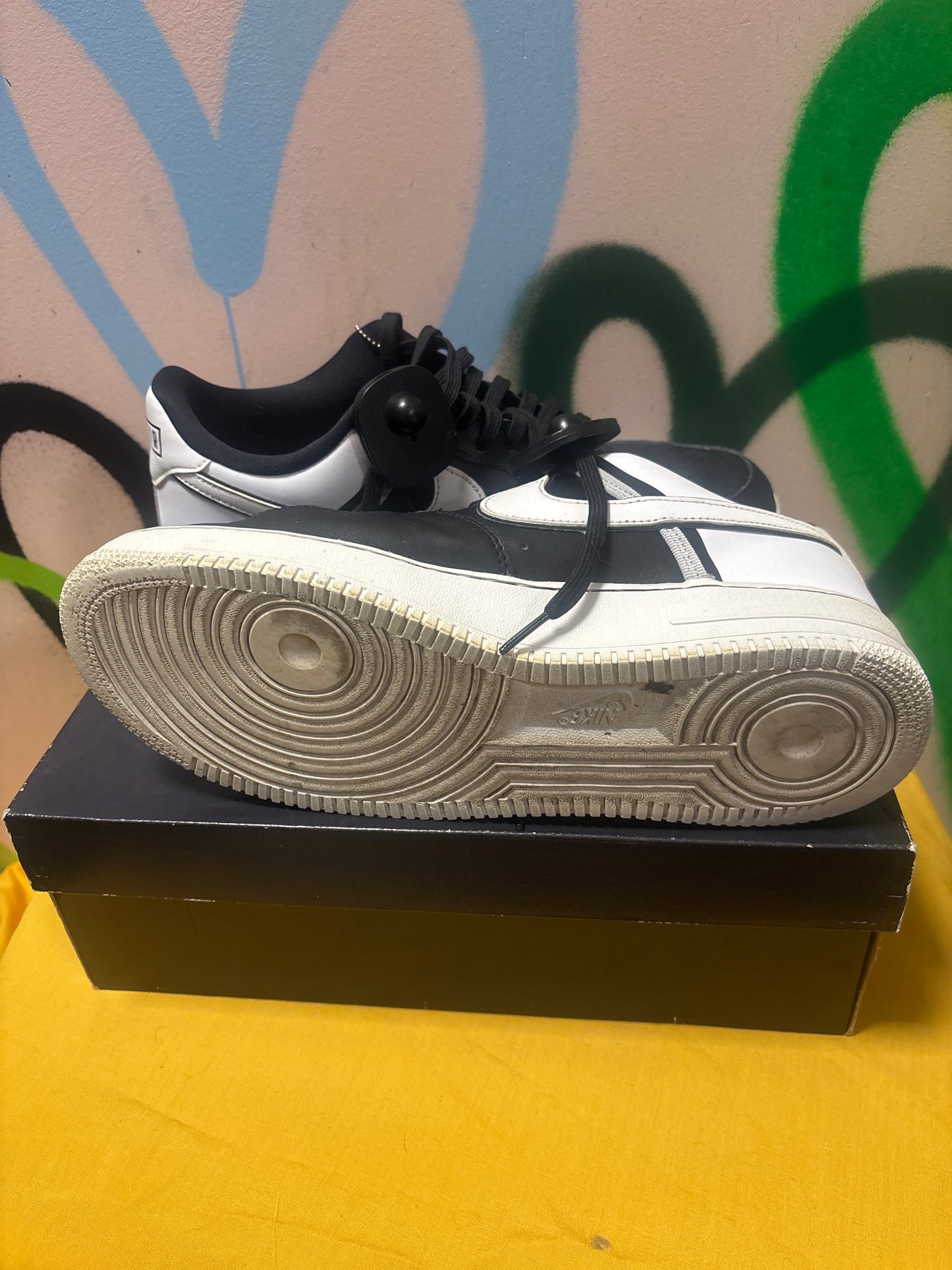 Nike Air Force 1 '07 LV8 1 in black and white Mens Size 11 Women’s 12.5