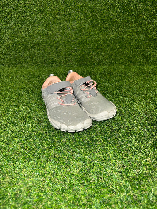 JOOMRA SPORTS RUNNING SHOE SIZE 6.5
