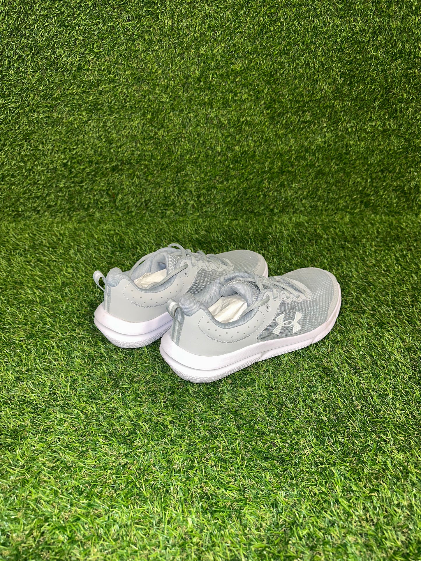 UNDER ARMOUR RUNNING SHOE SIZE 7.5