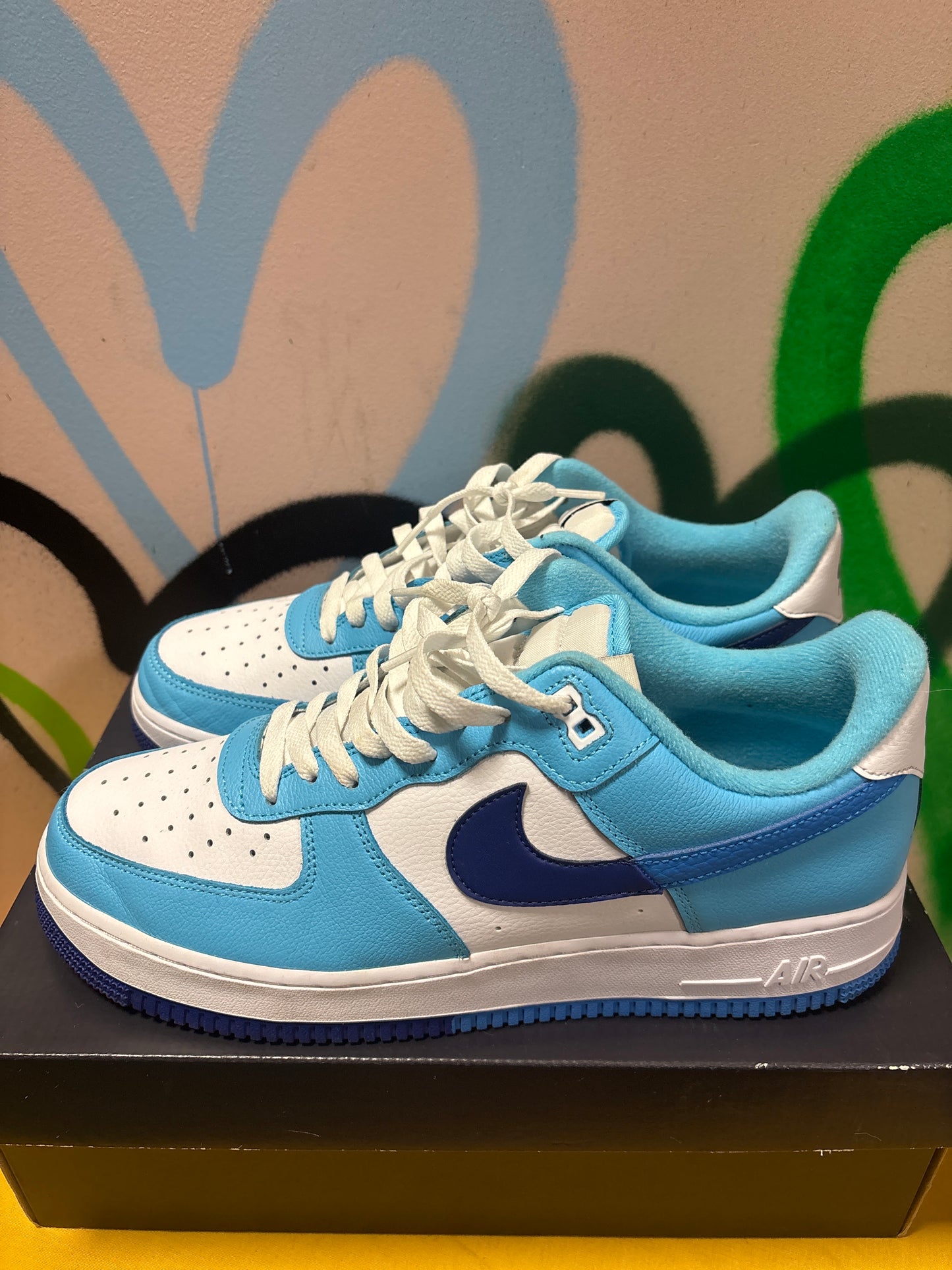 Nike Air Force 1 '07 LV8 Split sneakers in the "Light Photo Blue" colorway Mens Size 11 Women’s 12.5