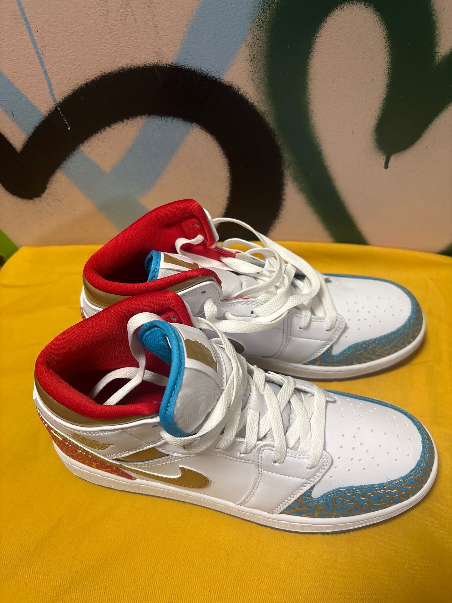 **Nike Air Jordan 1 Mid Sneaker School NC to Chicago GS W8.5/7Y **NEW IN BOX**