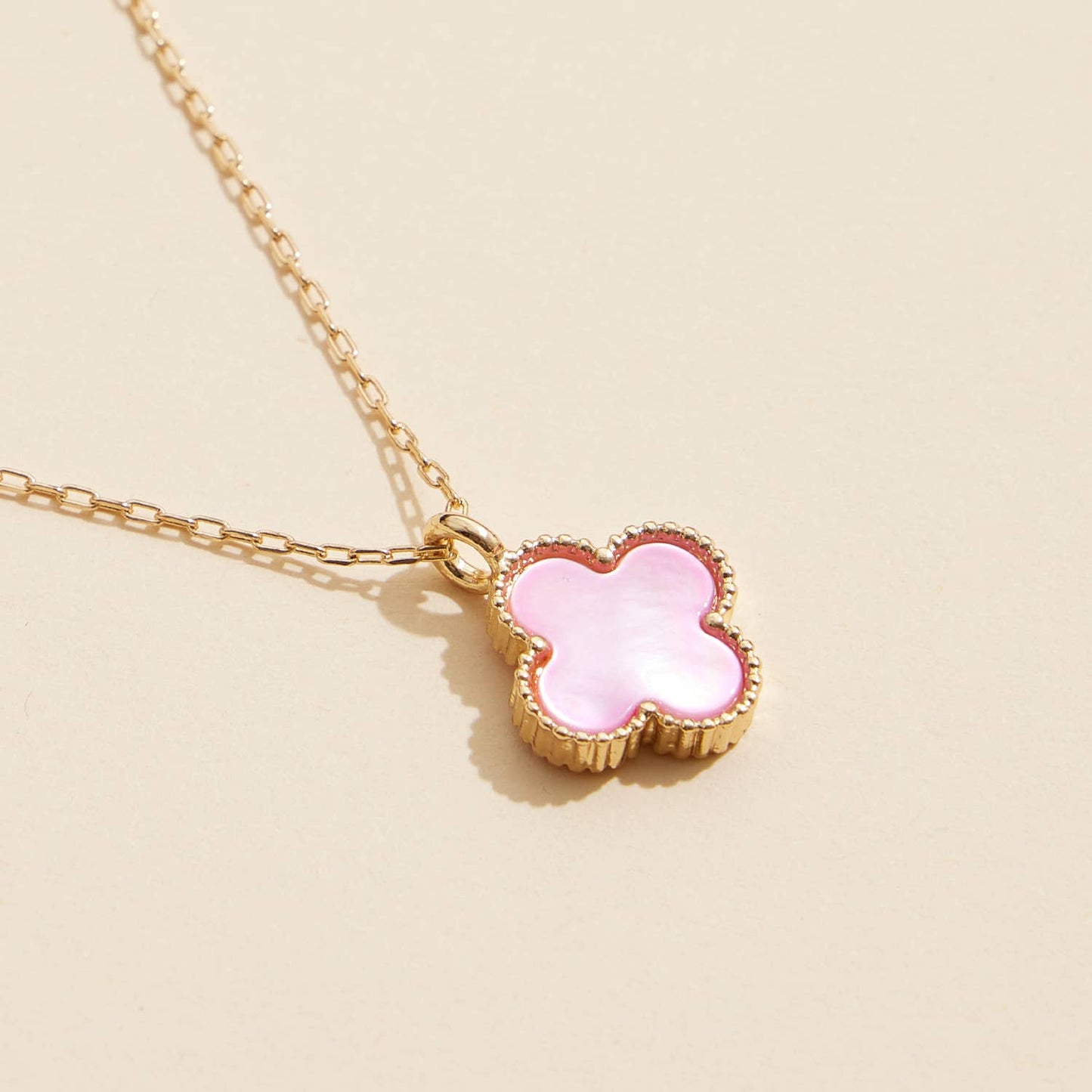 Single Flower Shell Charm Short Necklace