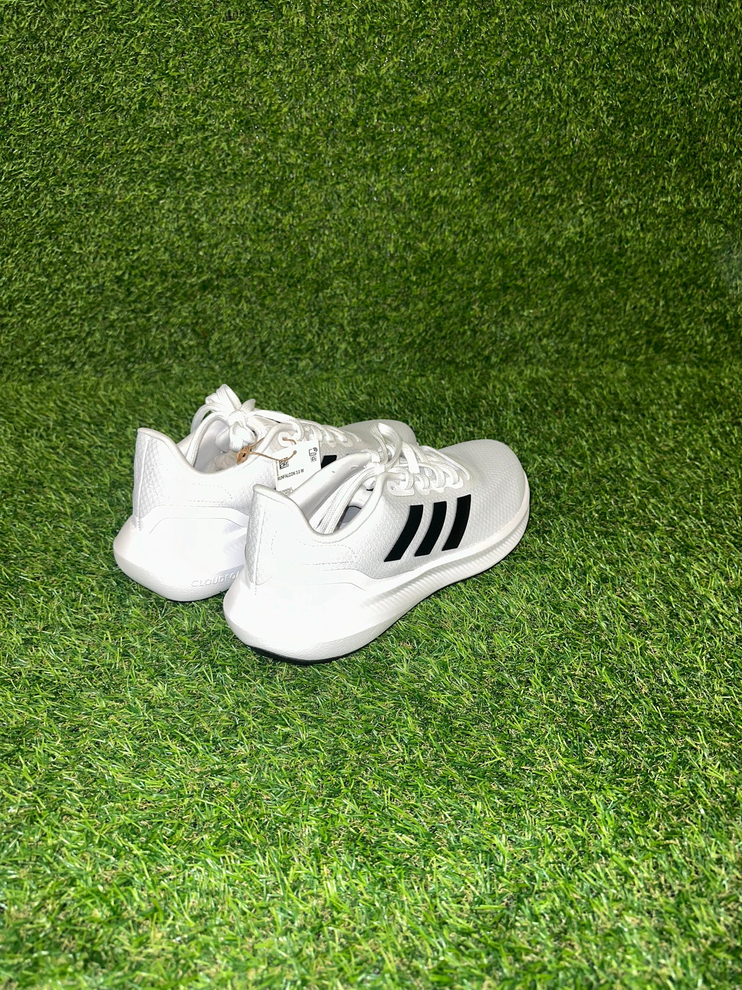 ADIDAS WHITE TENNIS SHOE SIZE 9