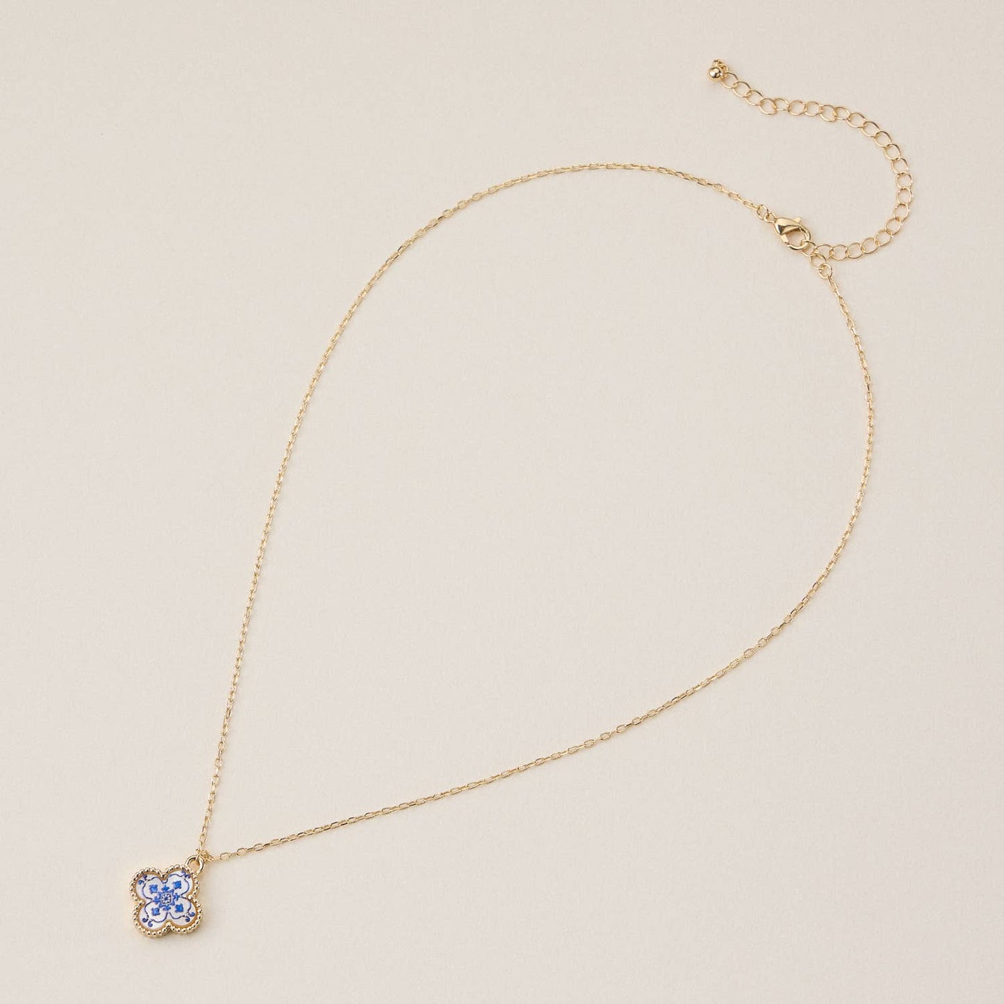 Single Flower Shell Charm Short Necklace