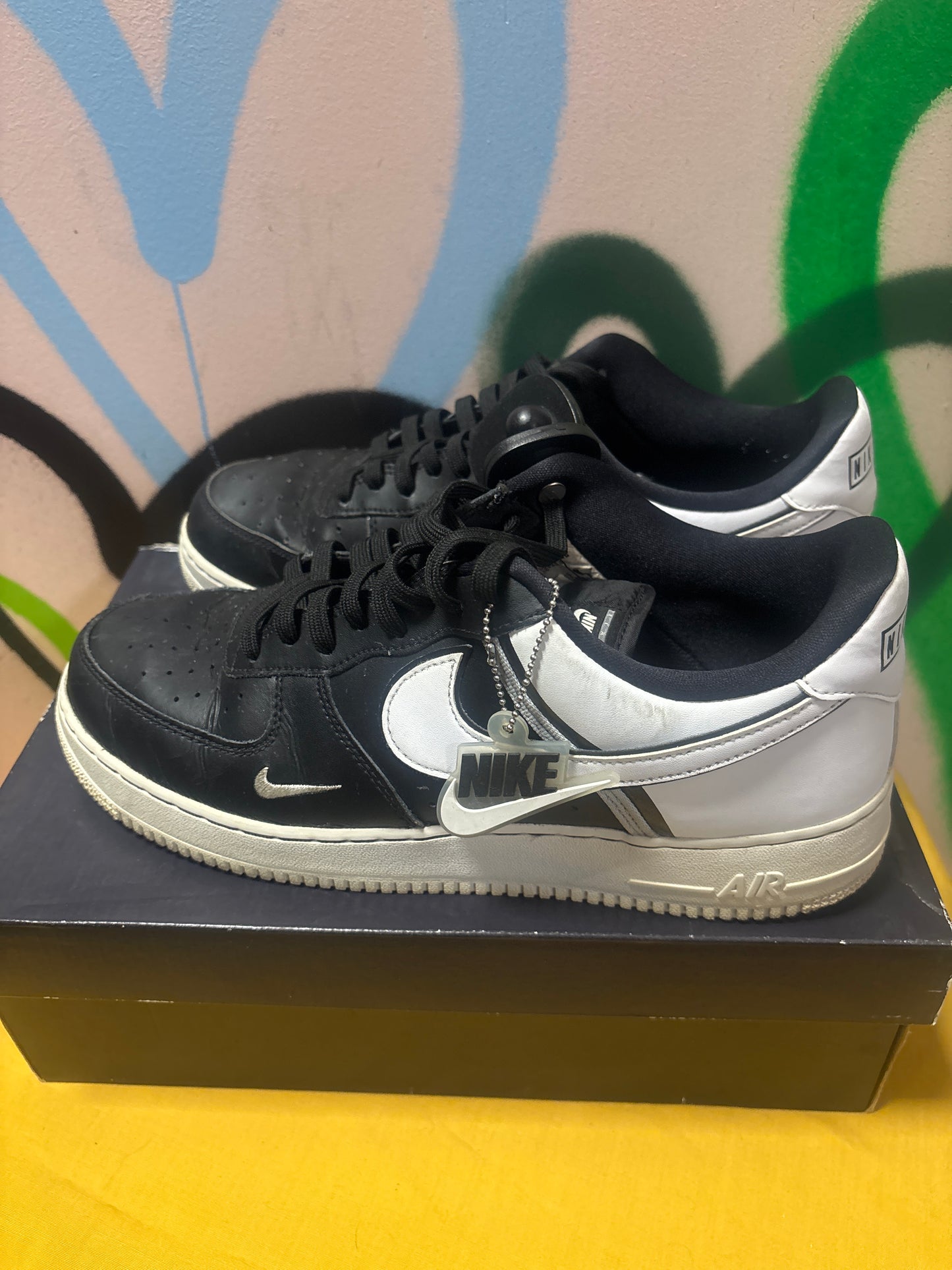 Nike Air Force 1 '07 LV8 1 in black and white Mens Size 11 Women’s 12.5