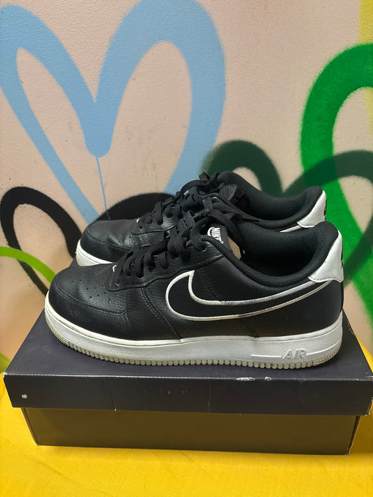 Nike Air Force 1 '07 men's sneakers in a black and white colorway Size 11