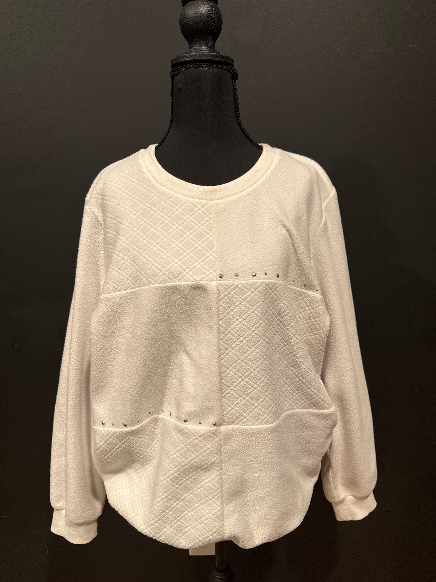 (MEDIUM) Vintage Alfred Dunner Patterned White Fleece Sweater