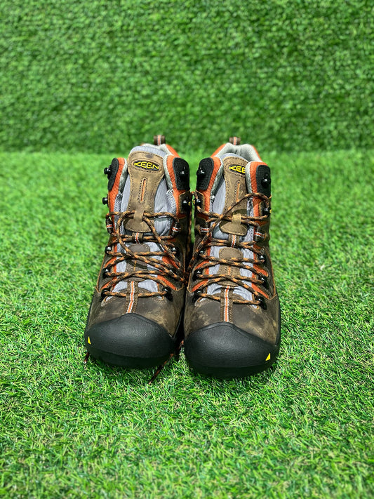 KEEN ORANGE/BLK BOOTS SIZE 9.5
