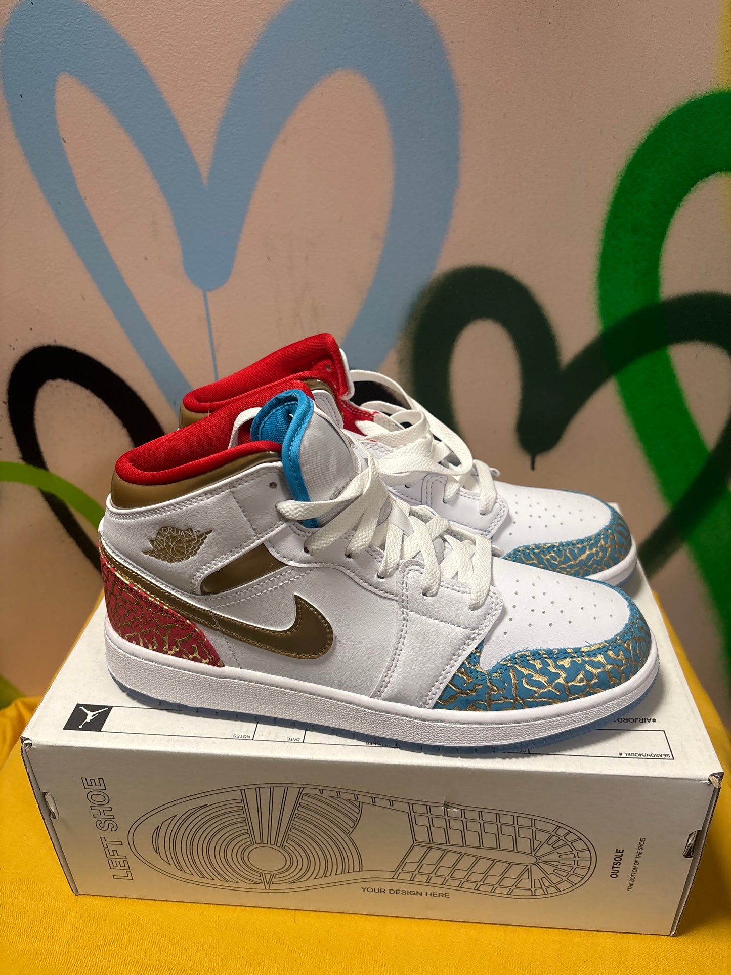 **Nike Air Jordan 1 Mid Sneaker School NC to Chicago GS W8.5/7Y **NEW IN BOX**