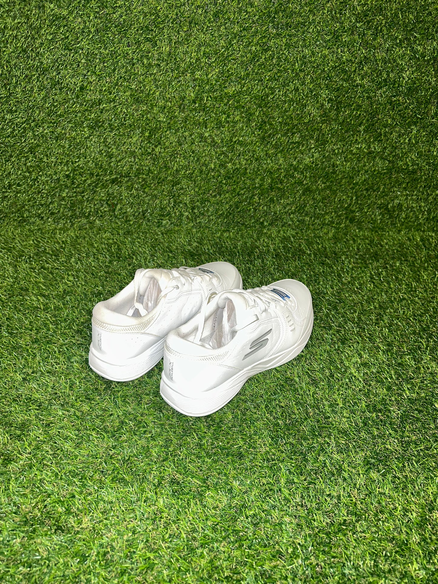 SKECHERS WHITE SIZE 9.5