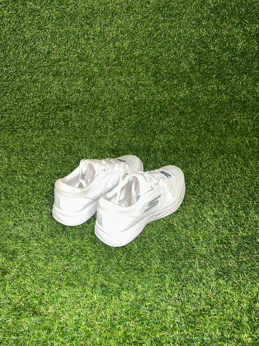SKECHERS WHITE SIZE 9.5